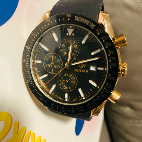 Chronograph waterproof 45mm watch - Picture 2 of 3